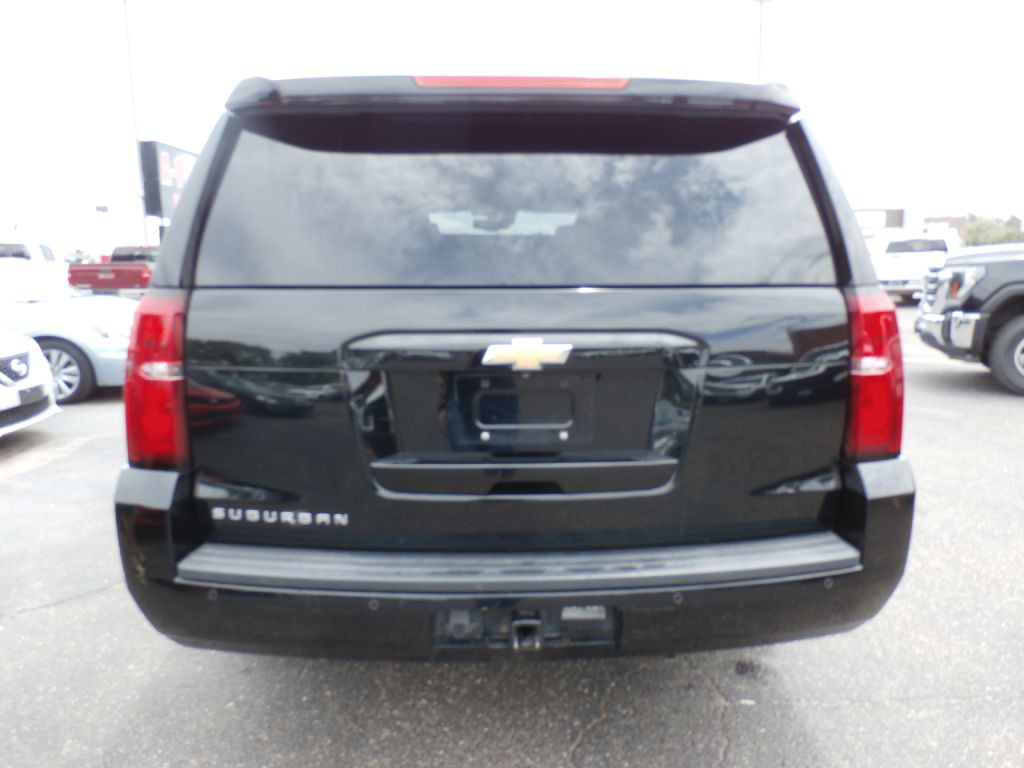 2017 Chevrolet Suburban Image 4