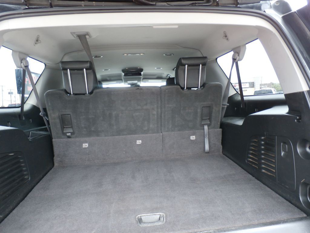 2017 Chevrolet Suburban Image 5