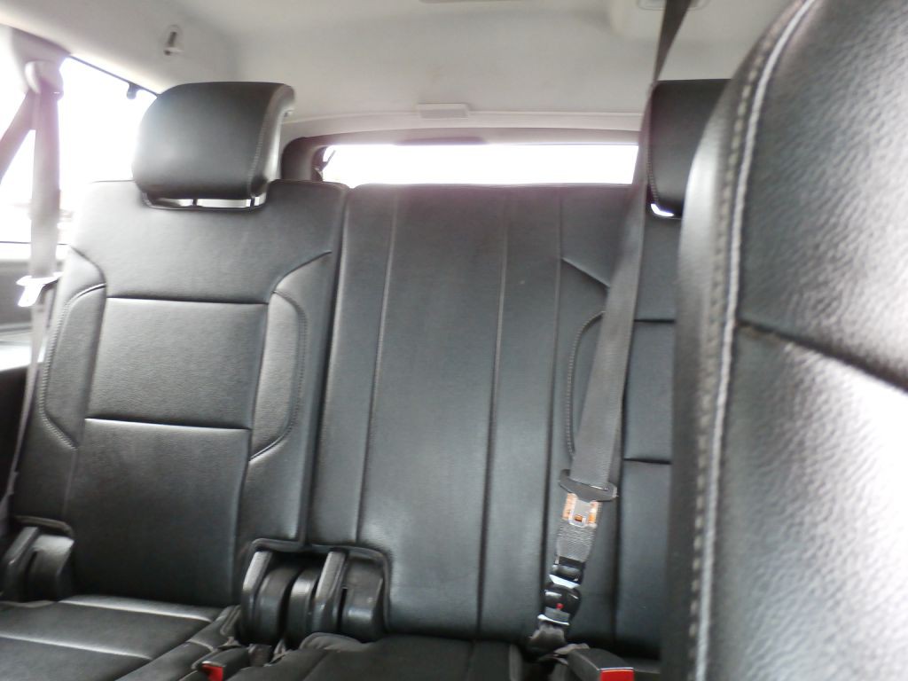 2017 Chevrolet Suburban Image 6