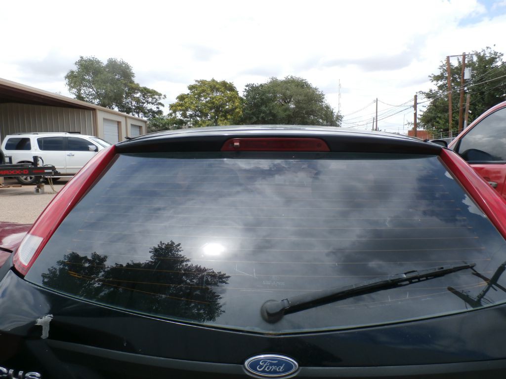 2005 Ford Focus Image 4