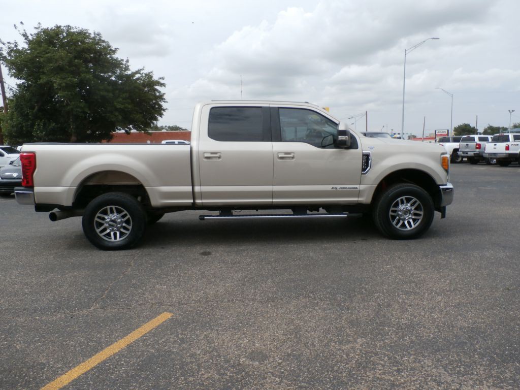 2017 Ford F-250 Image 1