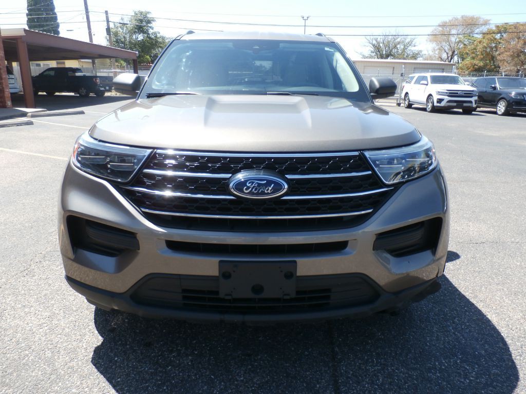 2021 Ford Explorer Image 2