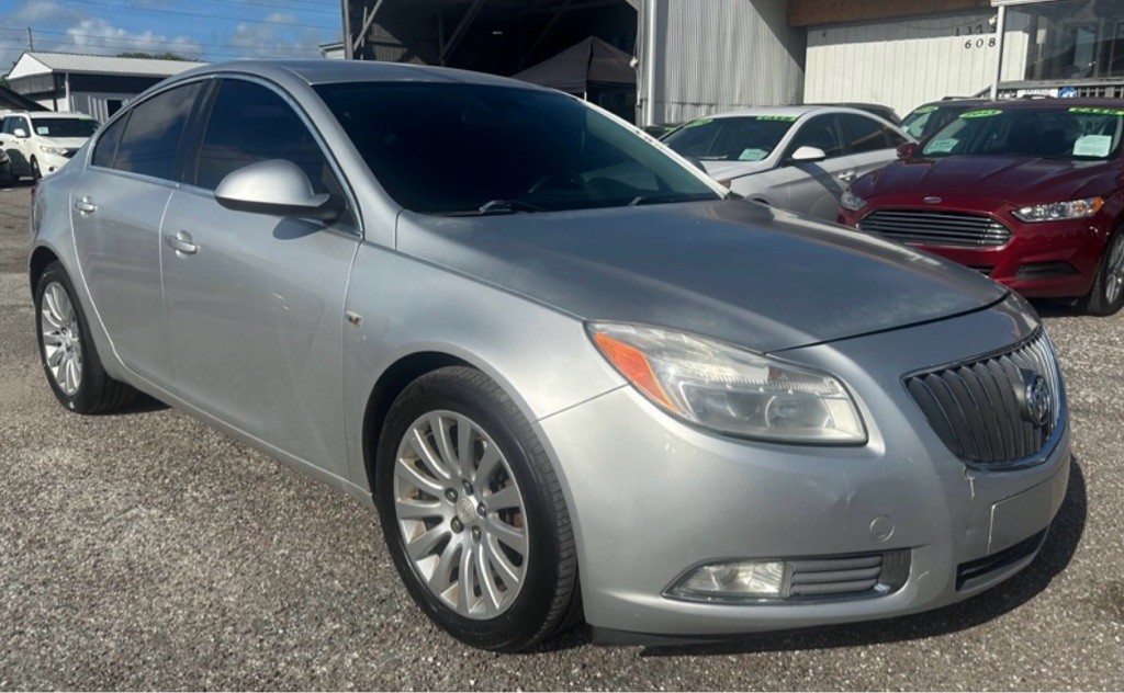 2011 Buick Regal Image 1