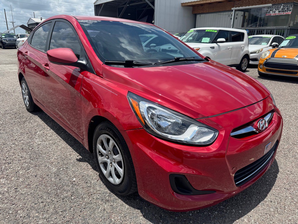 2013 Hyundai Accent Image 3