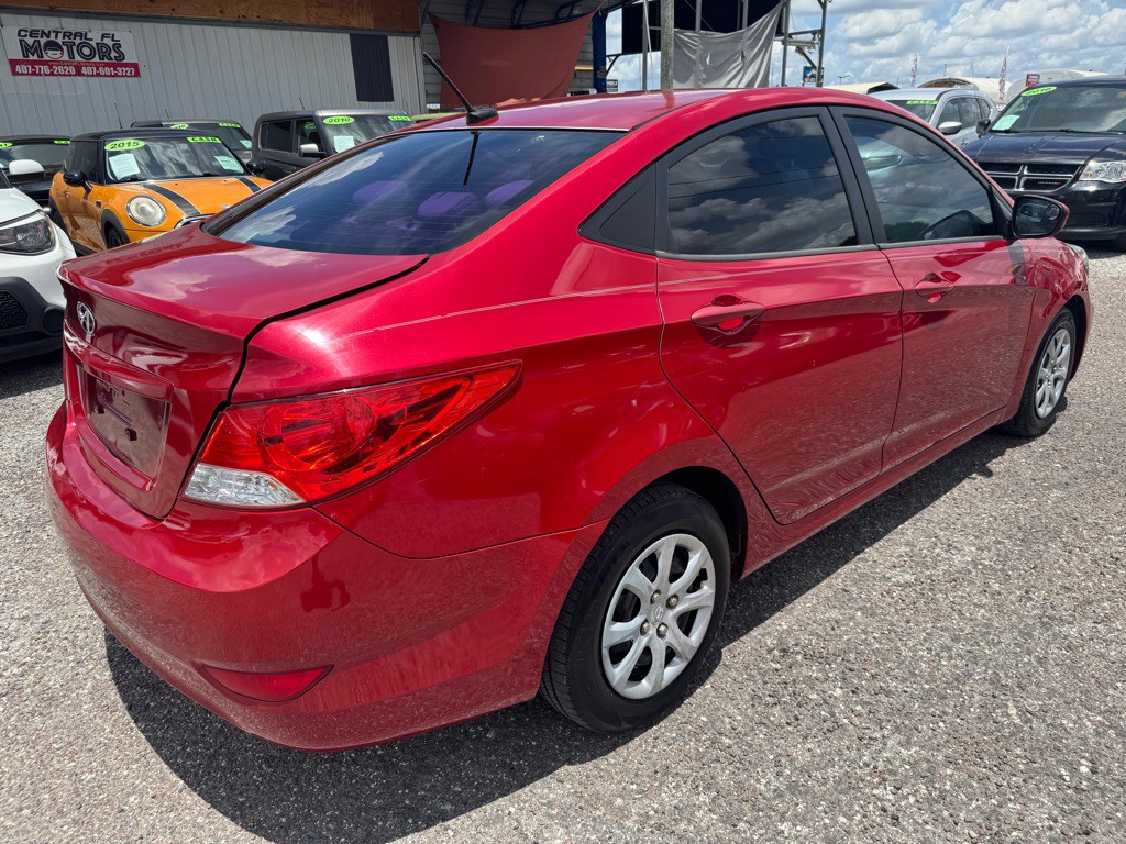 2013 Hyundai Accent Image 4