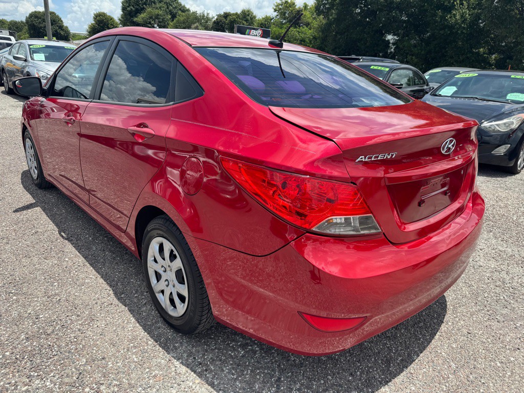 2013 Hyundai Accent Image 6