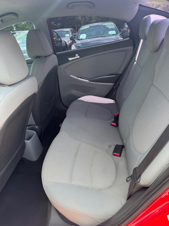 2013 Hyundai Accent Image 10