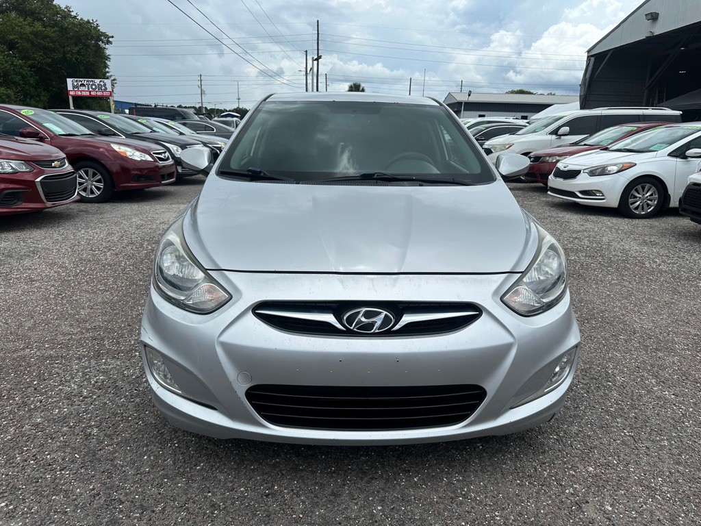 2013 Hyundai Accent Image 2