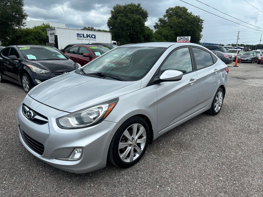 2013 Hyundai Accent Image 3