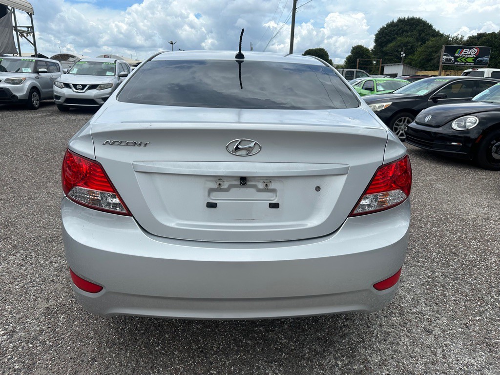 2013 Hyundai Accent Image 5