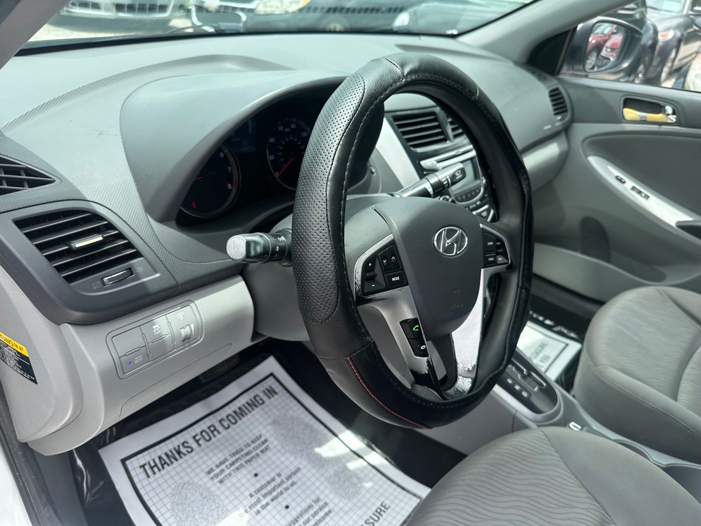 2013 Hyundai Accent Image 7