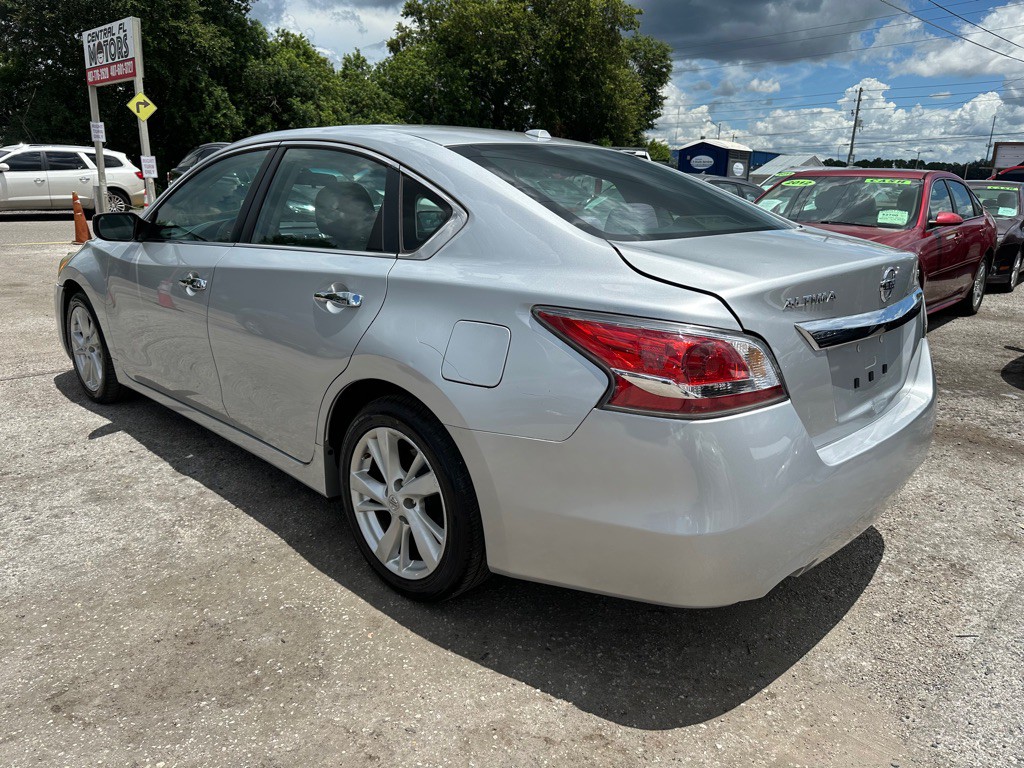 2015 Nissan Altima Image 4