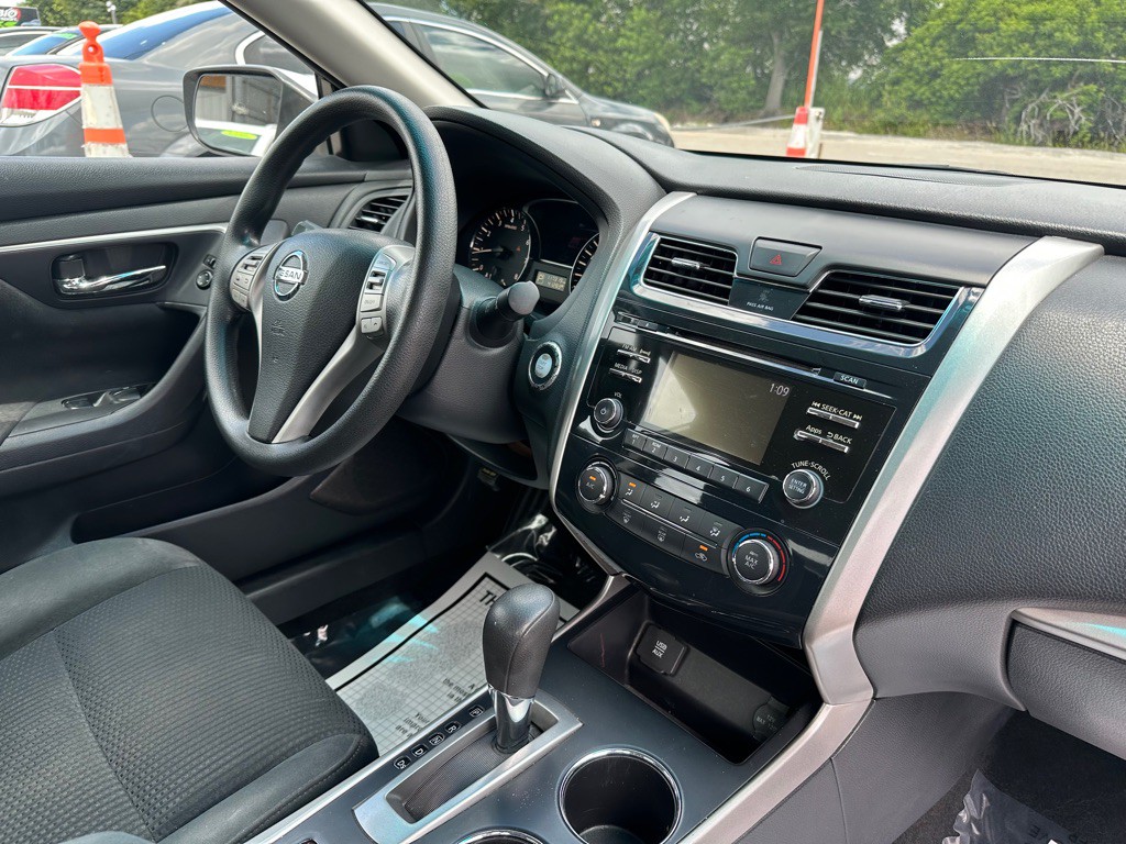 2015 Nissan Altima Image 8