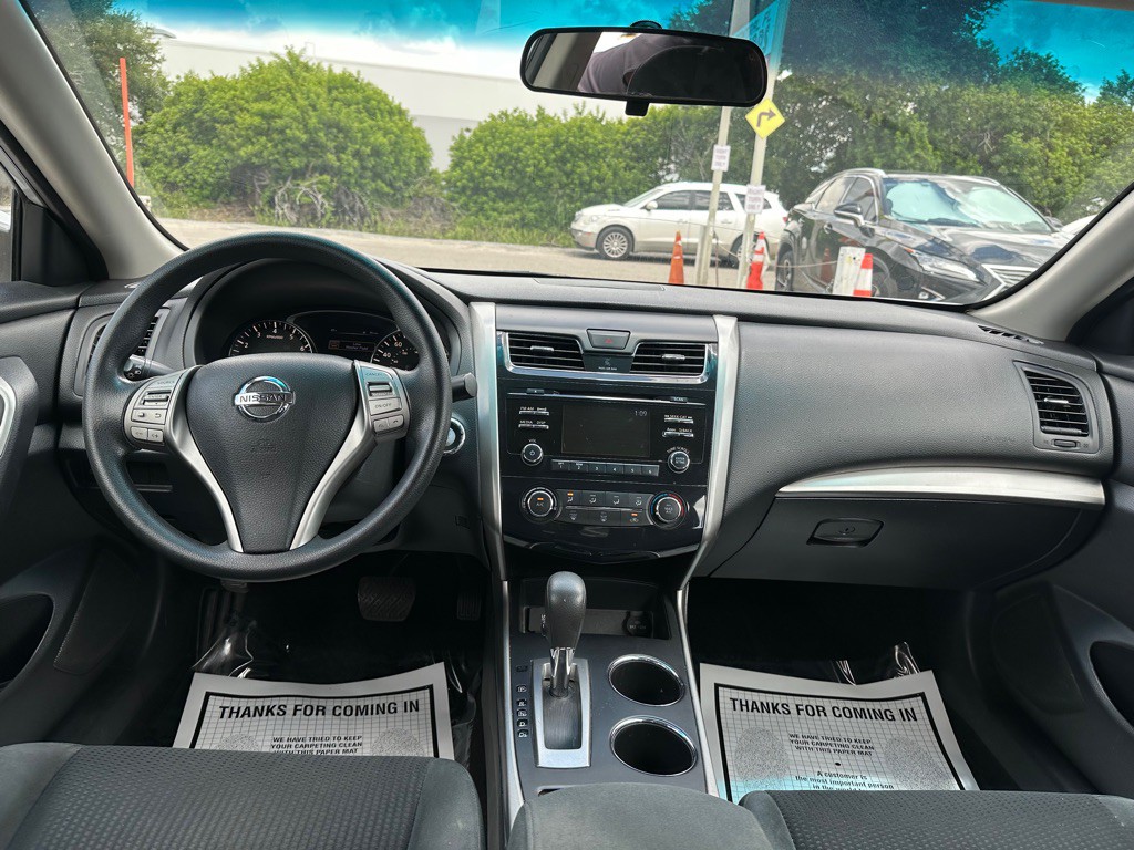 2015 Nissan Altima Image 9