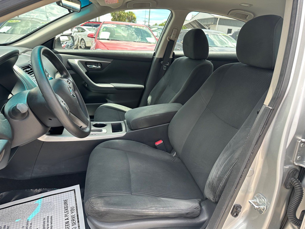 2015 Nissan Altima Image 10
