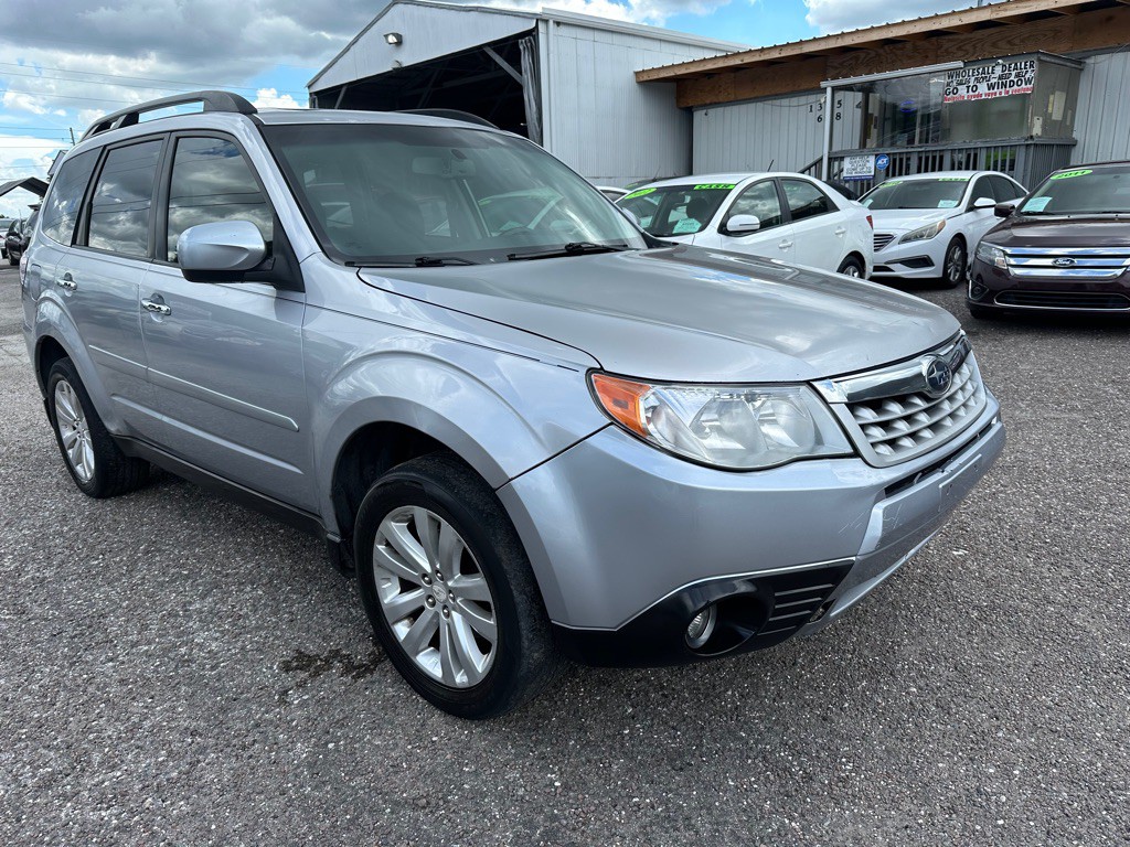 2013 Subaru Forester Image 1