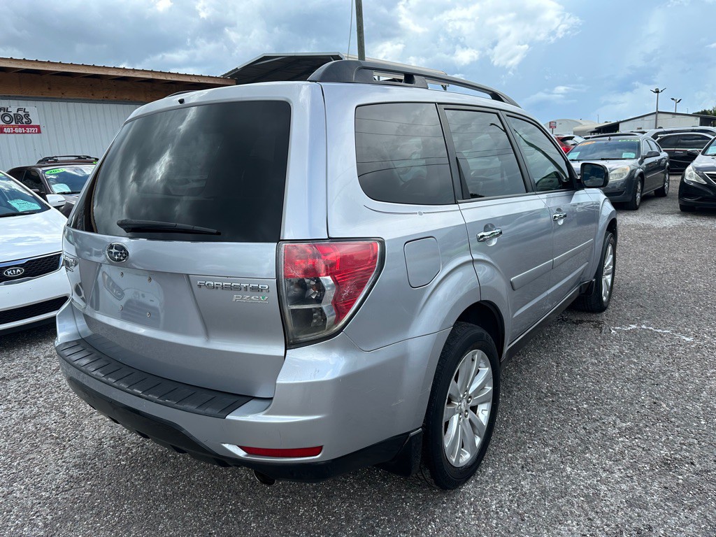2013 Subaru Forester Image 6