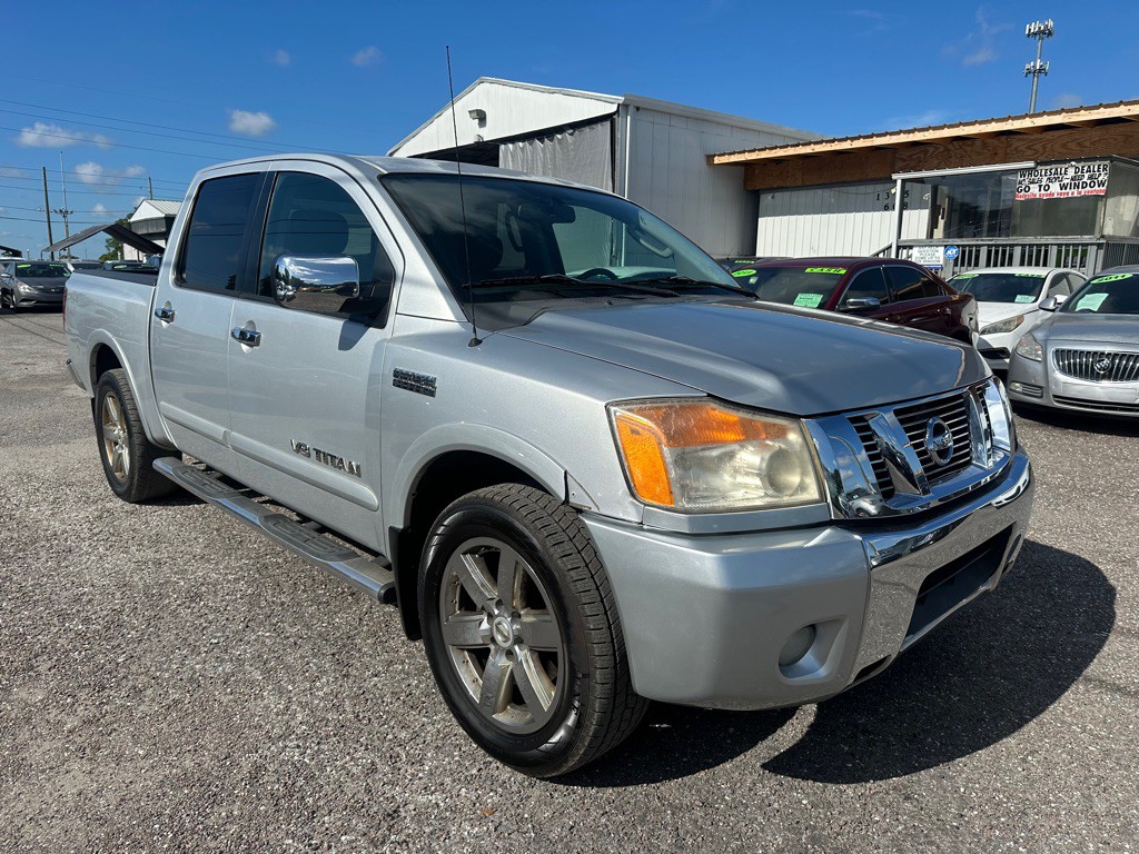 2010 Nissan Titan Image 1