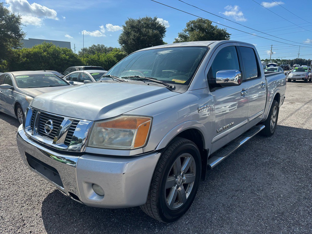 2010 Nissan Titan Image 3