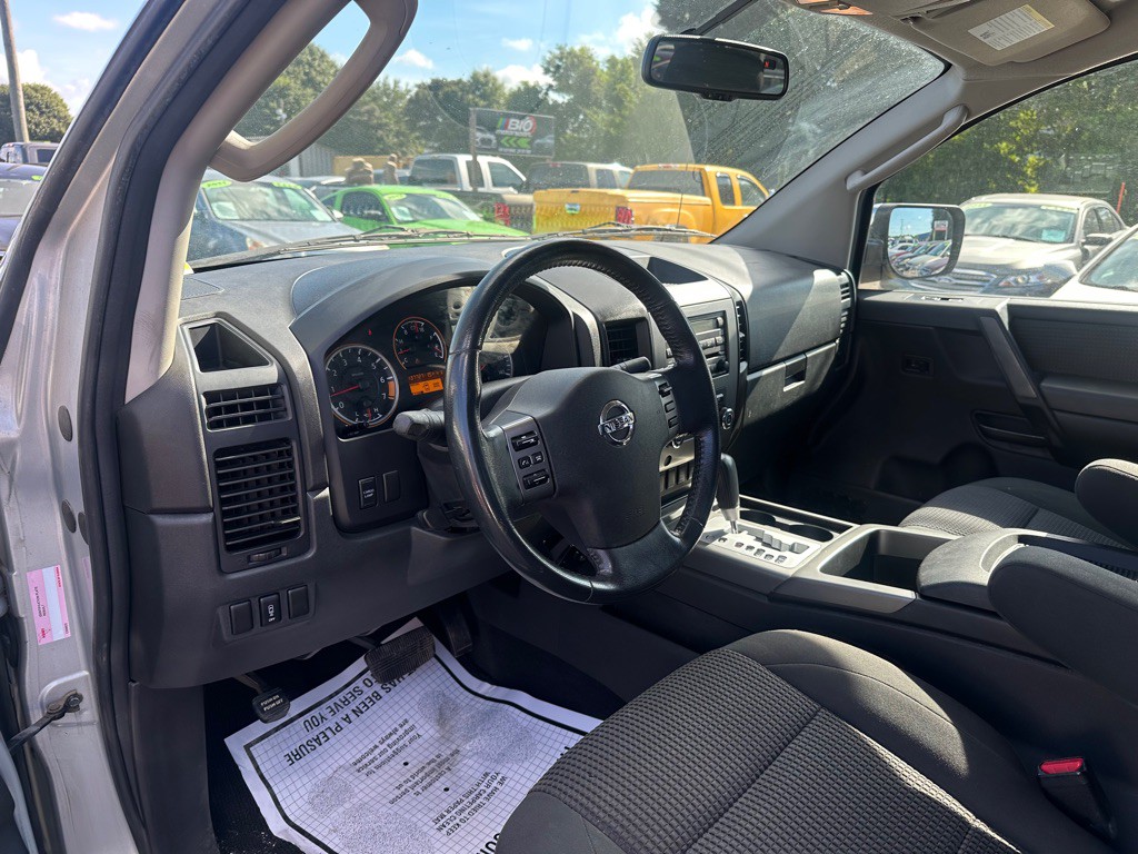 2010 Nissan Titan Image 7