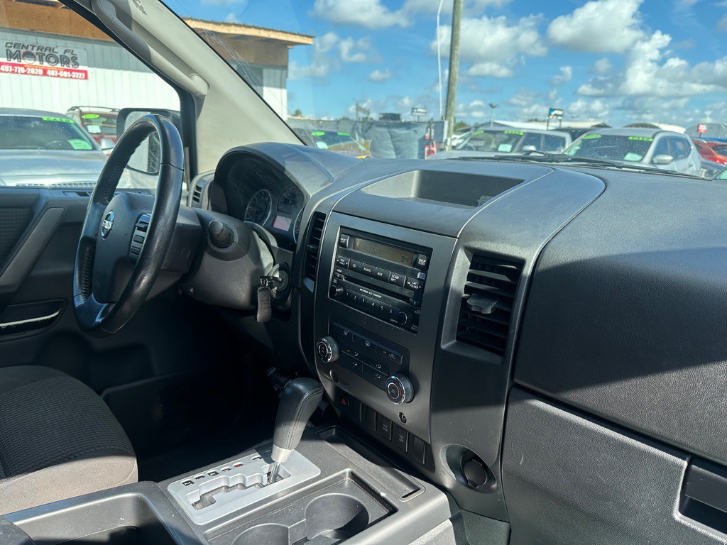 2010 Nissan Titan Image 8
