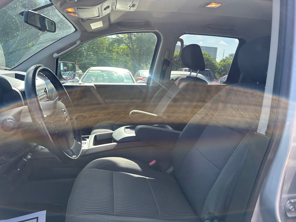 2010 Nissan Titan Image 10