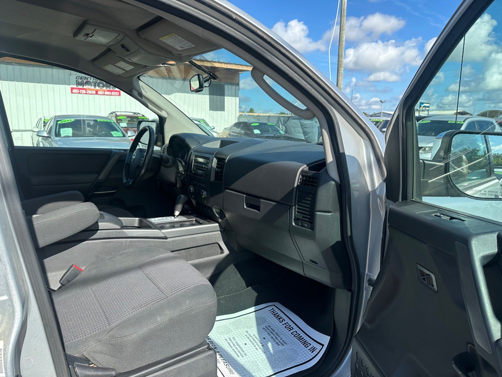 2010 Nissan Titan Image 12