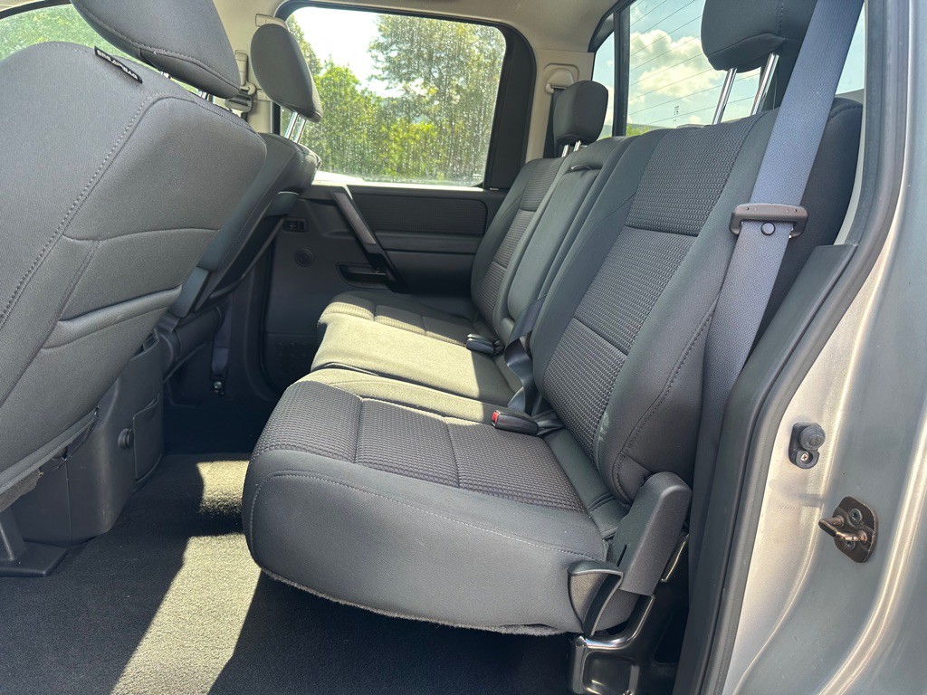 2010 Nissan Titan Image 15