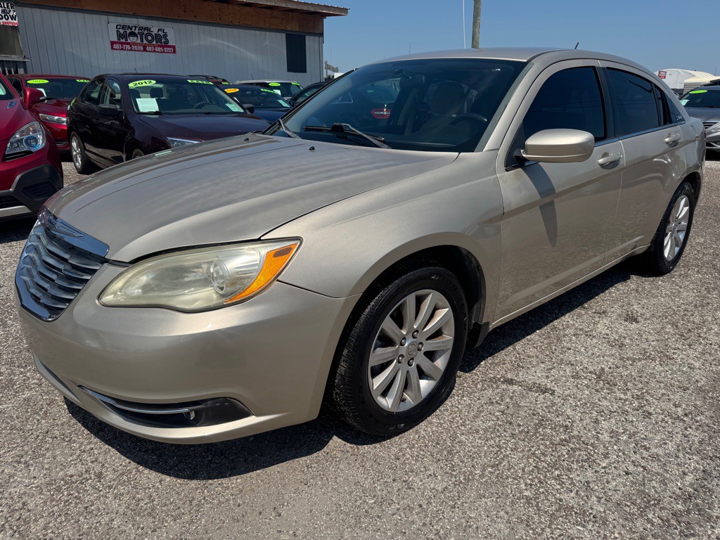 2013 Chrysler 200 Image 3