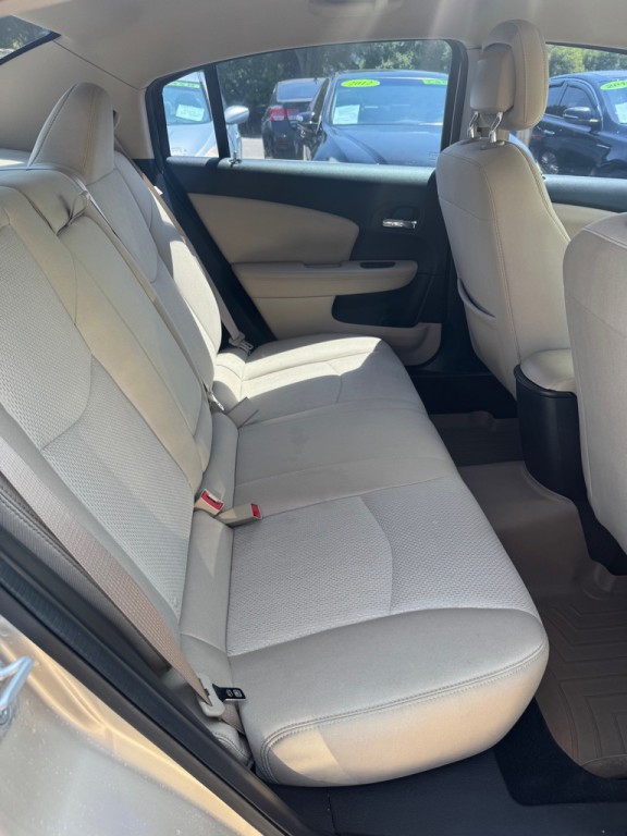 2013 Chrysler 200 Image 11
