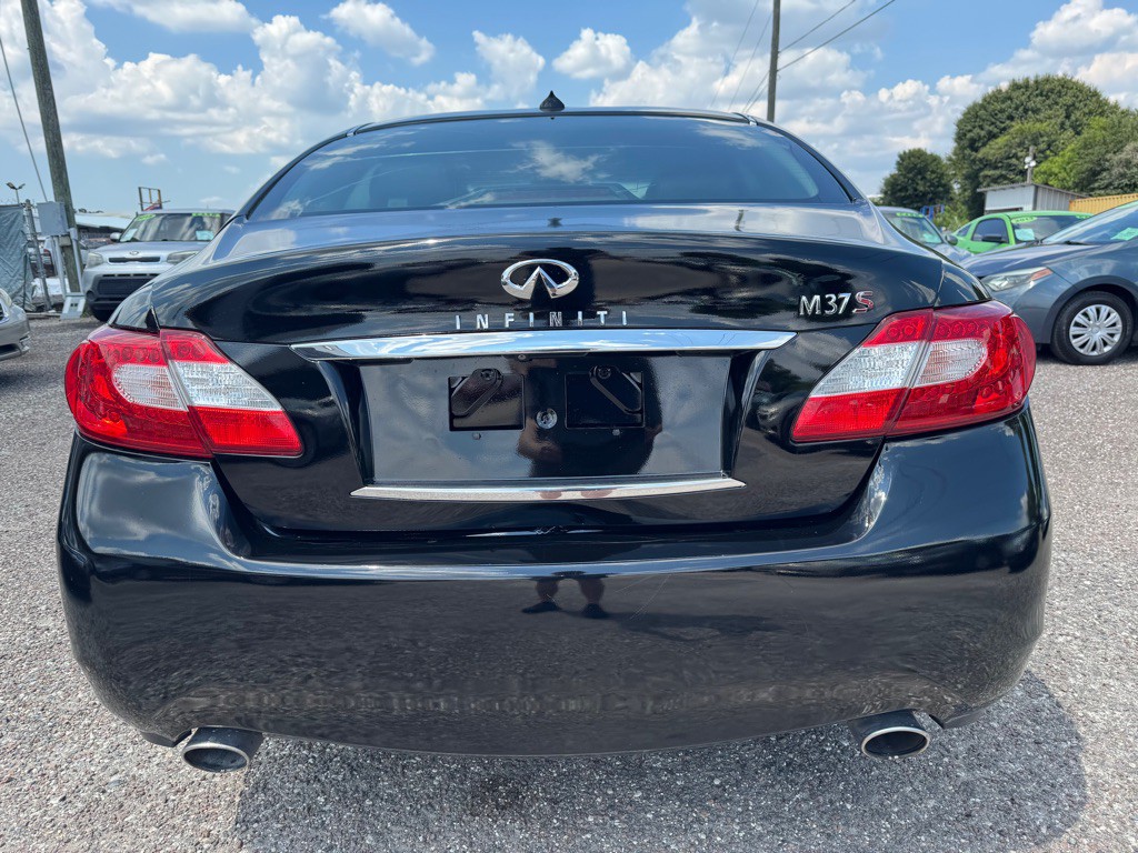 2011 INFINITI M37 Image 4