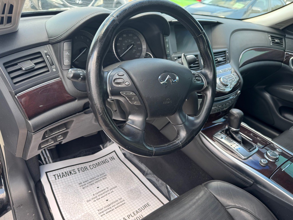 2011 INFINITI M37 Image 7
