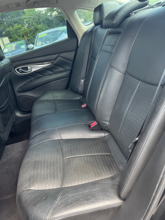 2011 INFINITI M37 Image 10