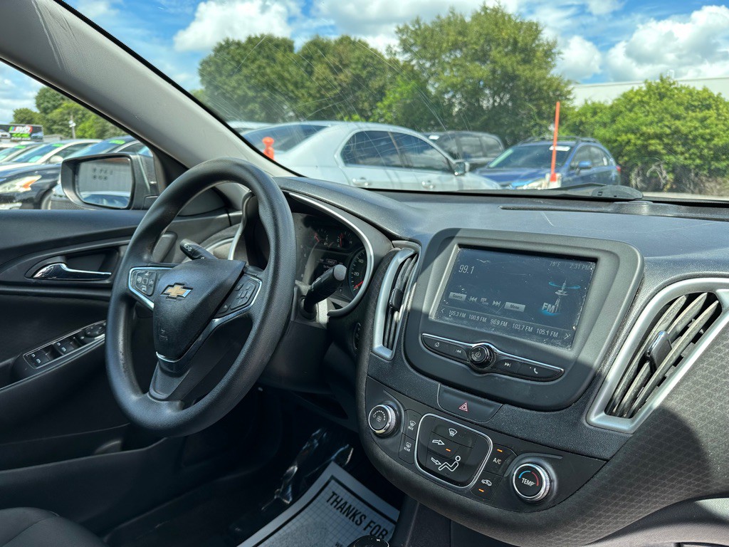 2018 Chevrolet Malibu Image 8