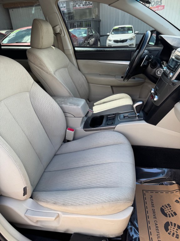 2012 Subaru Outback Image 16