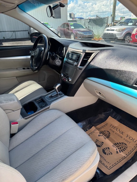 2012 Subaru Outback Image 17