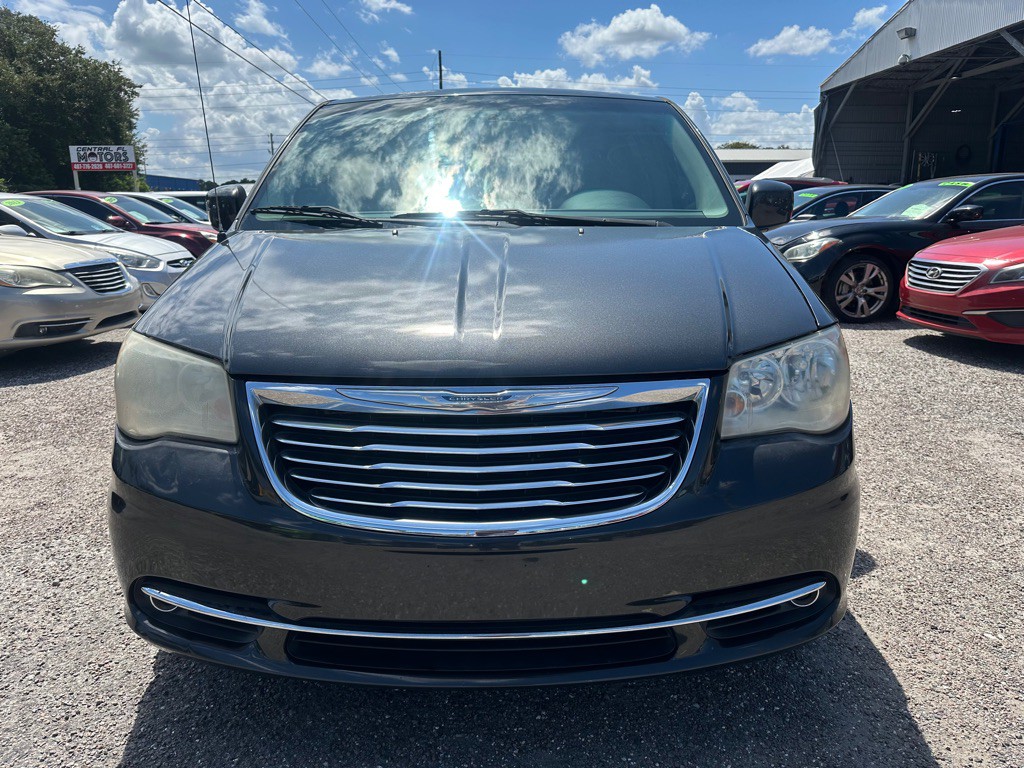 2012 Chrysler Town & Country Image 2