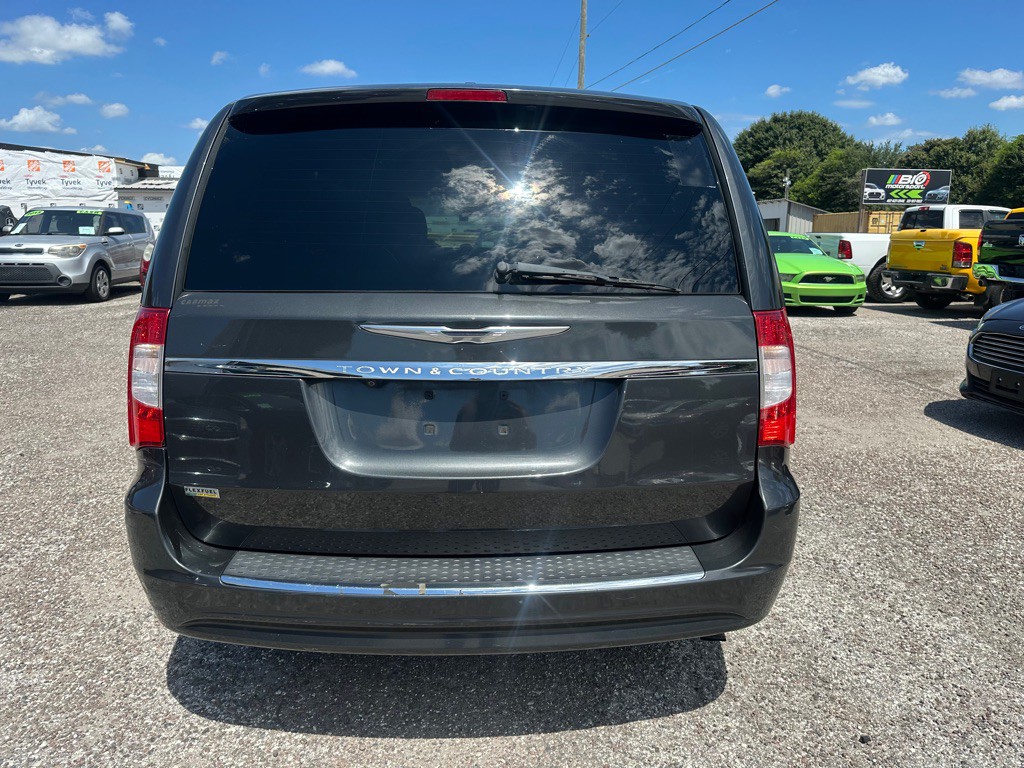 2012 Chrysler Town & Country Image 5