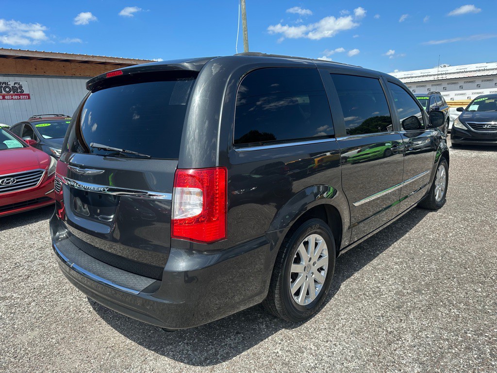 2012 Chrysler Town & Country Image 6