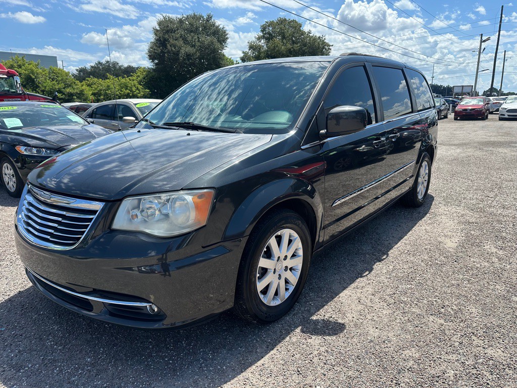 2012 Chrysler Town & Country Image 1