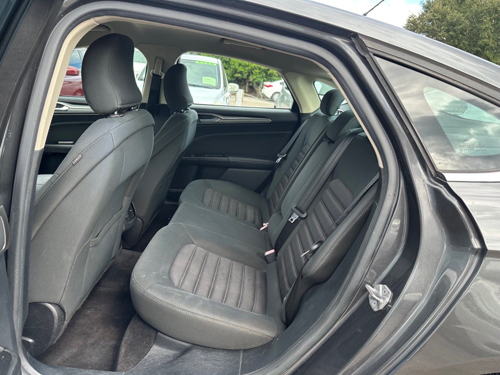 2017 Ford Fusion Image 15