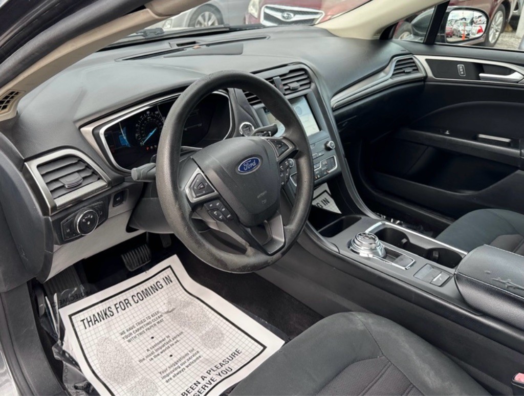 2017 Ford Fusion Image 24