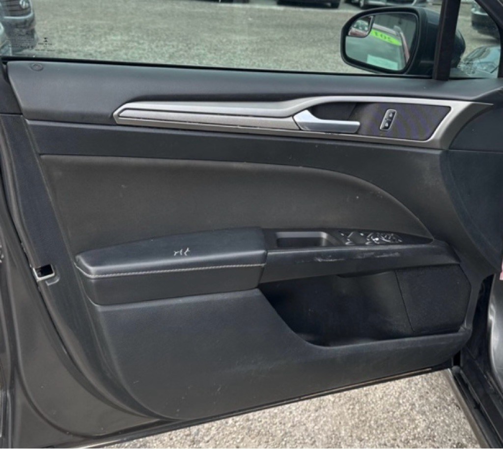 2017 Ford Fusion Image 28