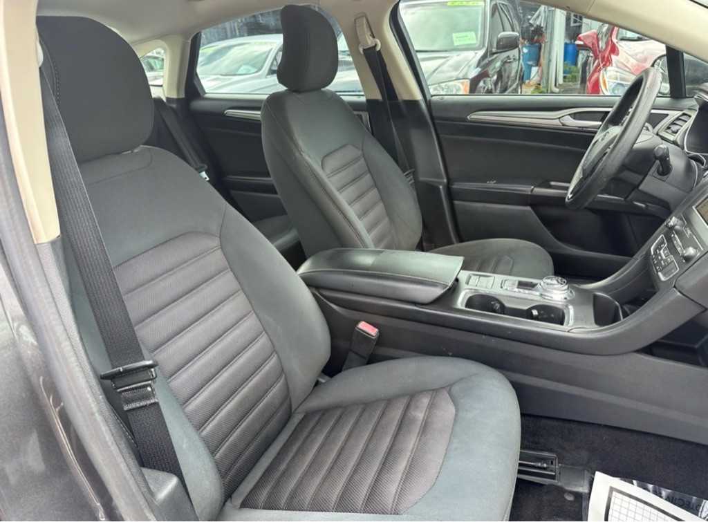 2017 Ford Fusion Image 30
