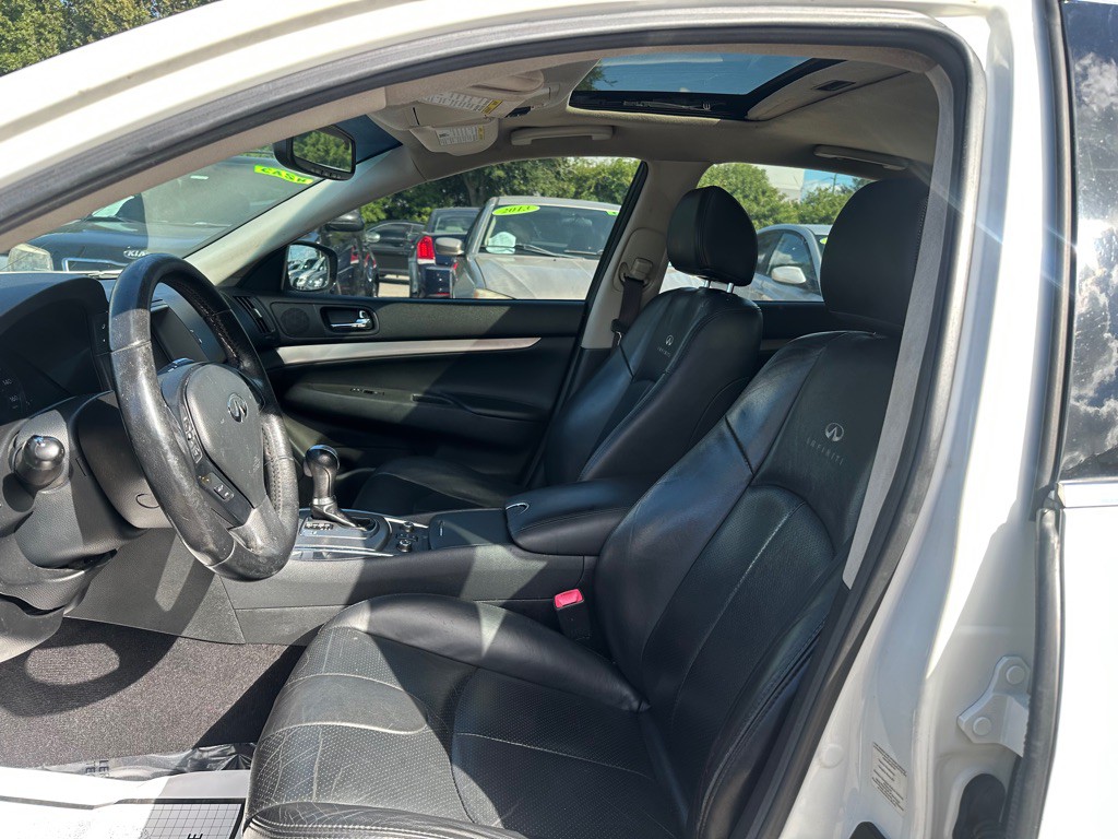 2012 INFINITI G25 Image 10