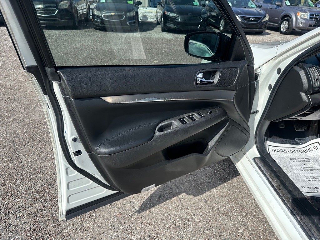 2012 INFINITI G25 Image 11