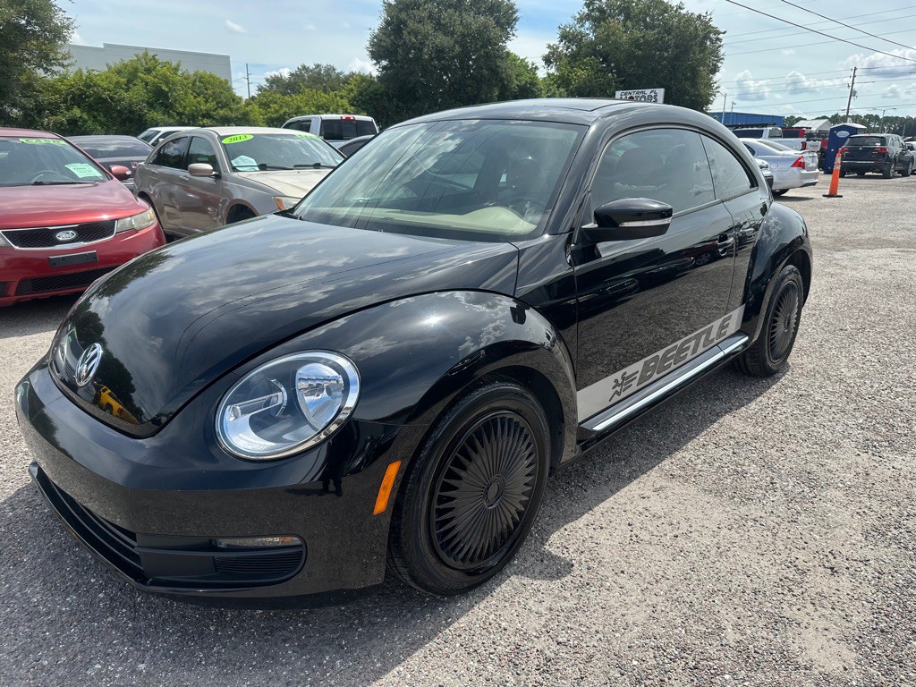 2013 Volkswagen Beetle Image 3