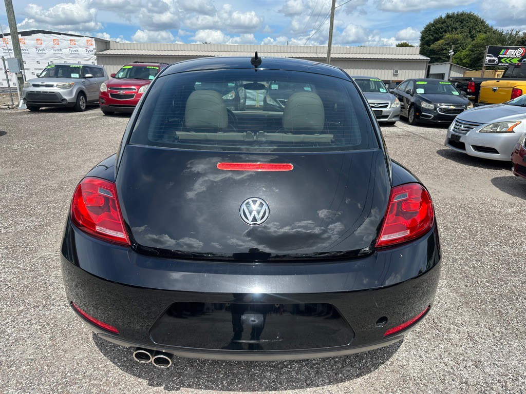 2013 Volkswagen Beetle Image 5