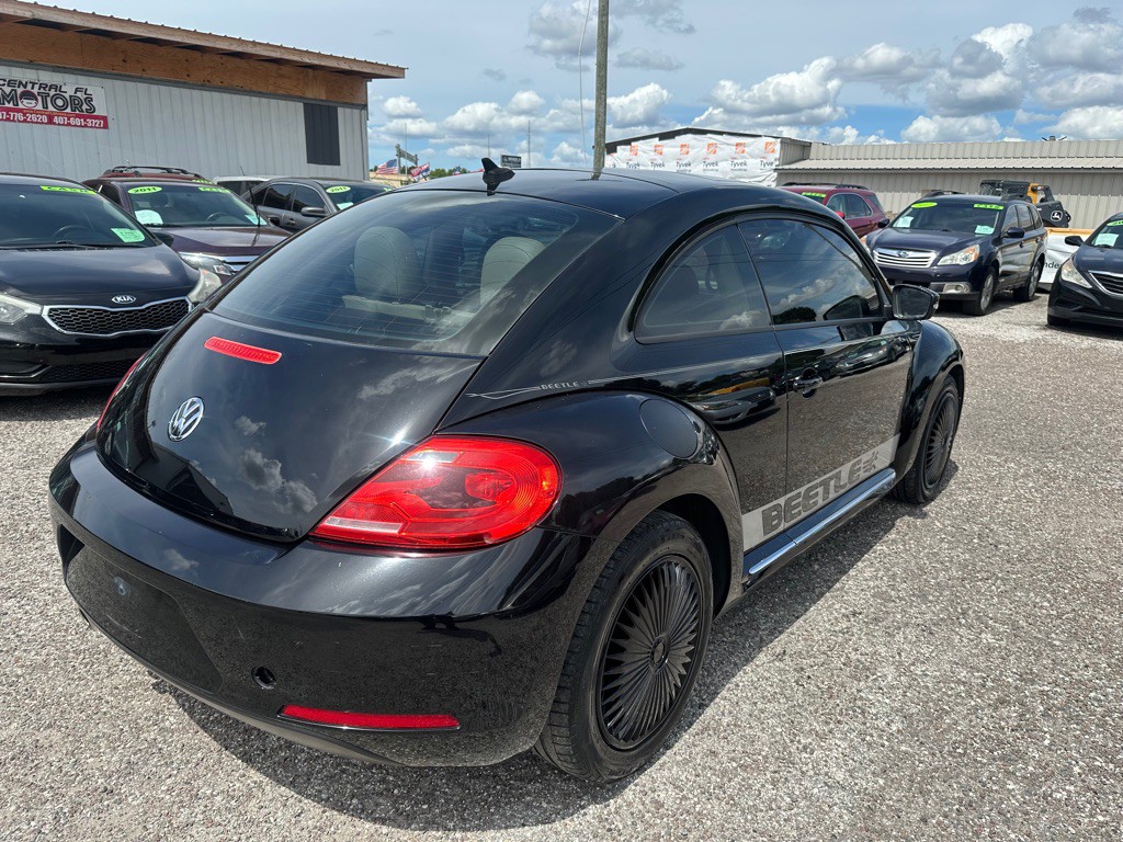2013 Volkswagen Beetle Image 6