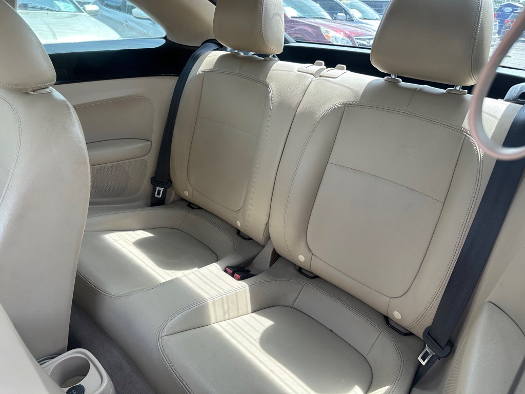 2013 Volkswagen Beetle Image 15
